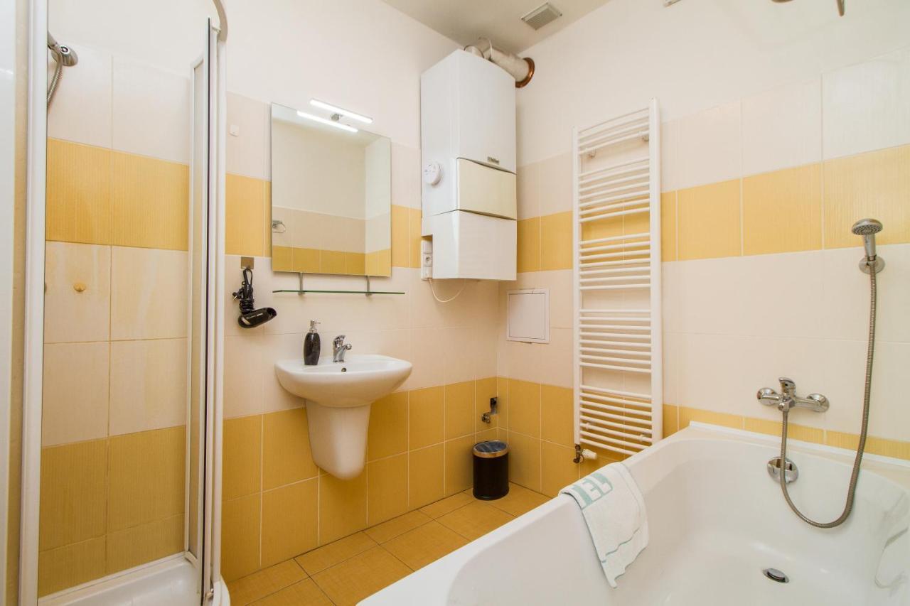 Silver Apartment